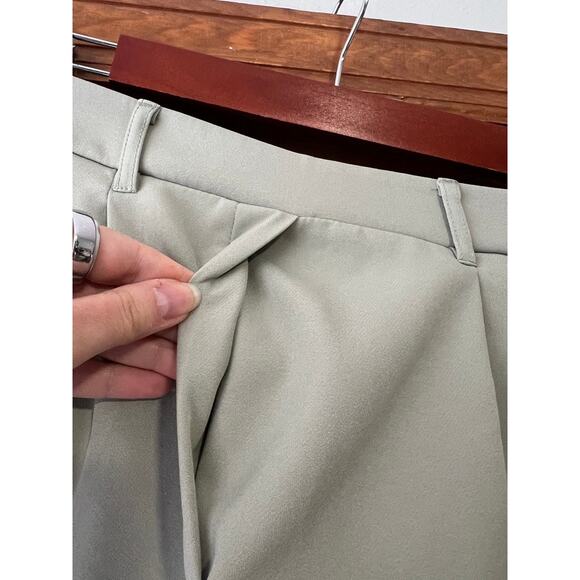 32 Degrees Cool Women's Tailored Dress Shorts Pleated High Rise Sage Green SZ L - Picture 6 of 11